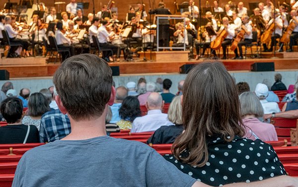 Couple_in_premium_seats