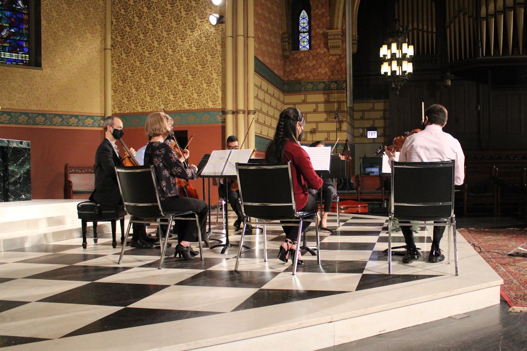 St James Cathedral w/ musicians