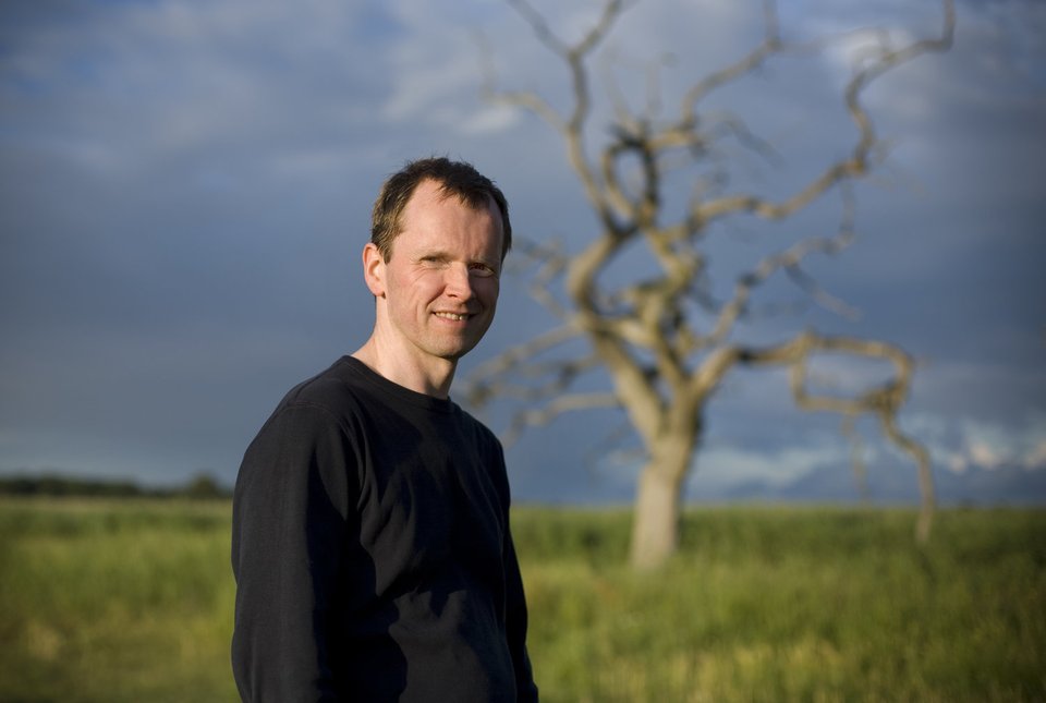 Steven_Osborne_credit_Ben_Ealovega_Tree