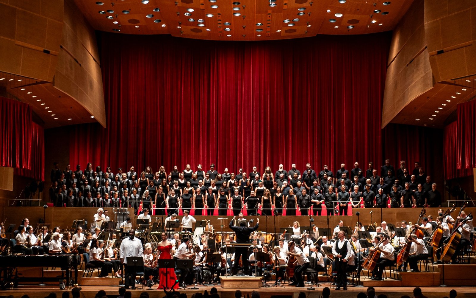 The Grant Park Orchestra, Chorus, and guest artists led by Giancarlo Guerrero - Credit: Norman Timonera